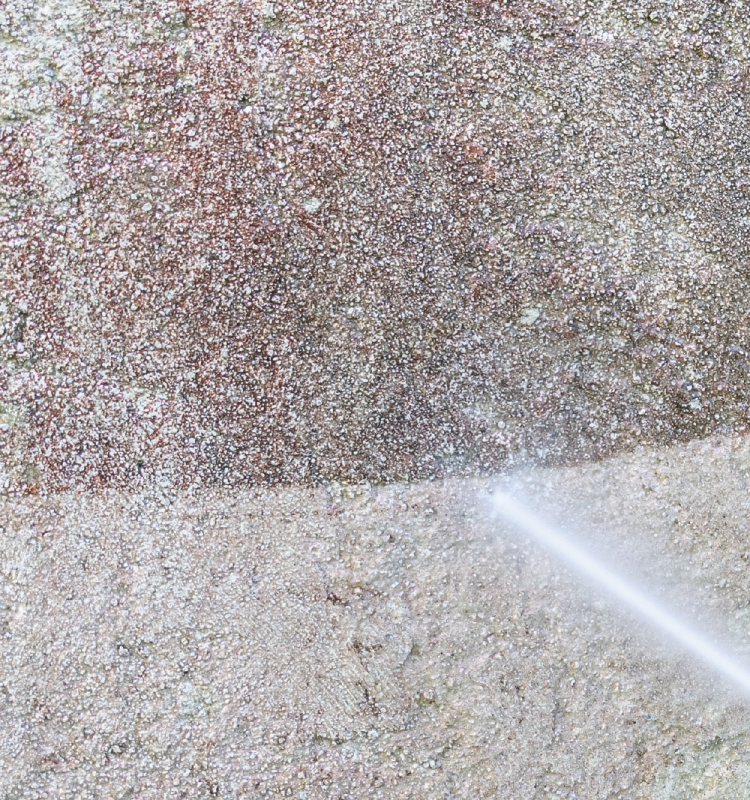 Fassadenreinigung mit Hochdruckreiniger zur Entfernung von Schmutz und Algen und fassadenarbeit