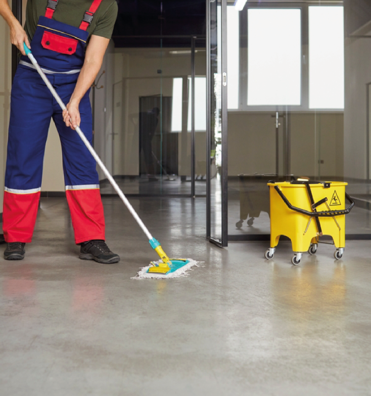 Professionelle Gebäudereinigung durch die Löwenbau GmbH in Gewerbeimmobilien